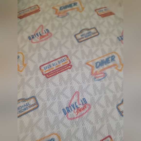 Michael Kors White Jet Set Travel Tote Bag - Picture 7 of 9